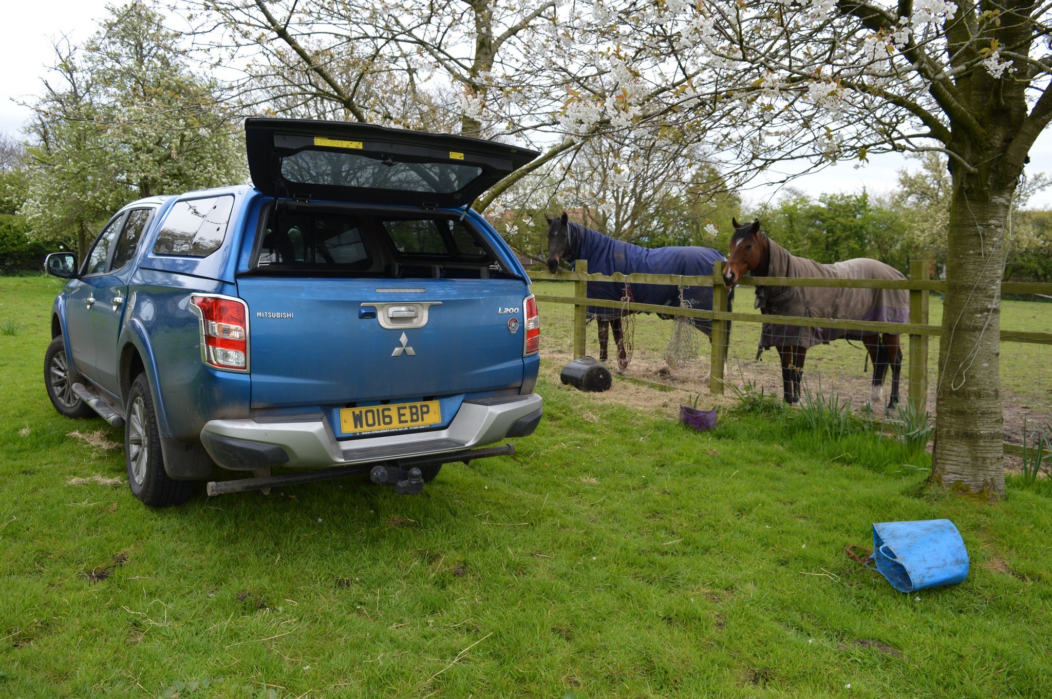 Mitsubishi L200 load area