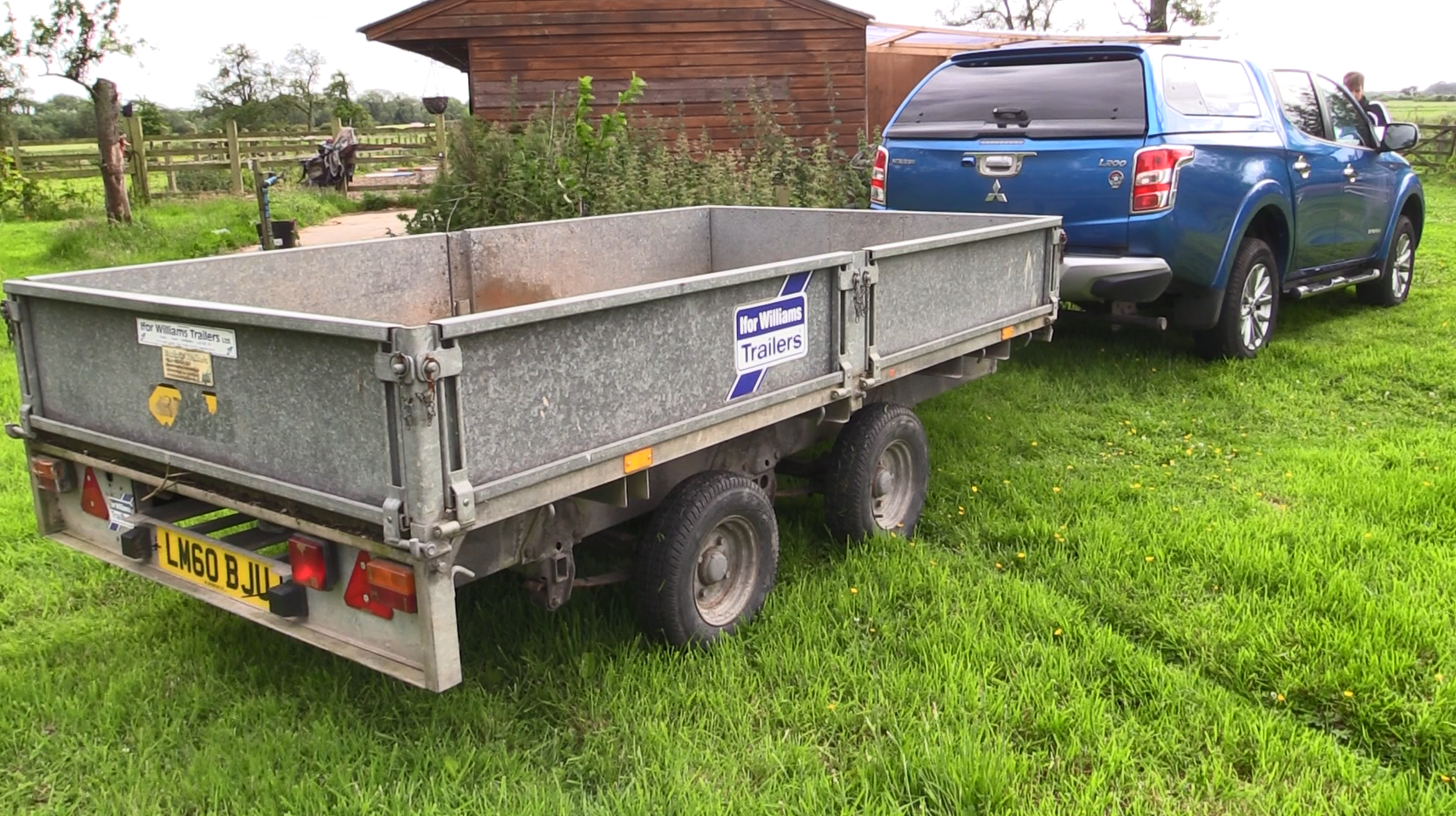 Mitsubishi L200 towing