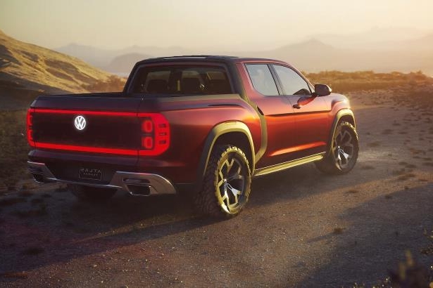 Volkswagen Atlas Tanoak rear