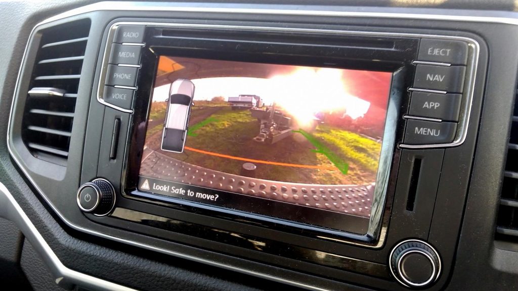 Volkswagen Amarok rear view camera aids towing