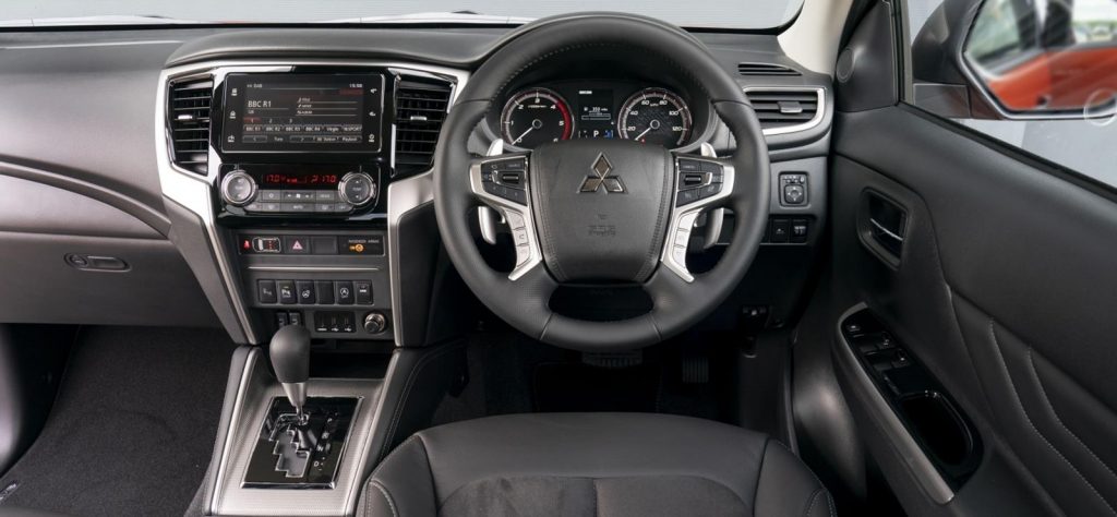 Mitsubishi L200 Barbarian Plus interior