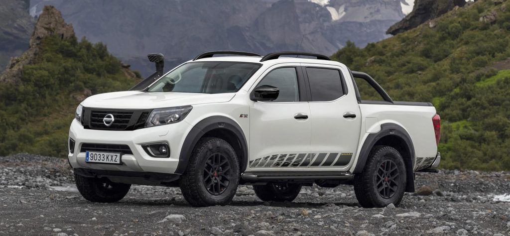 Nissan Navara Off-Roader AT32 left profile