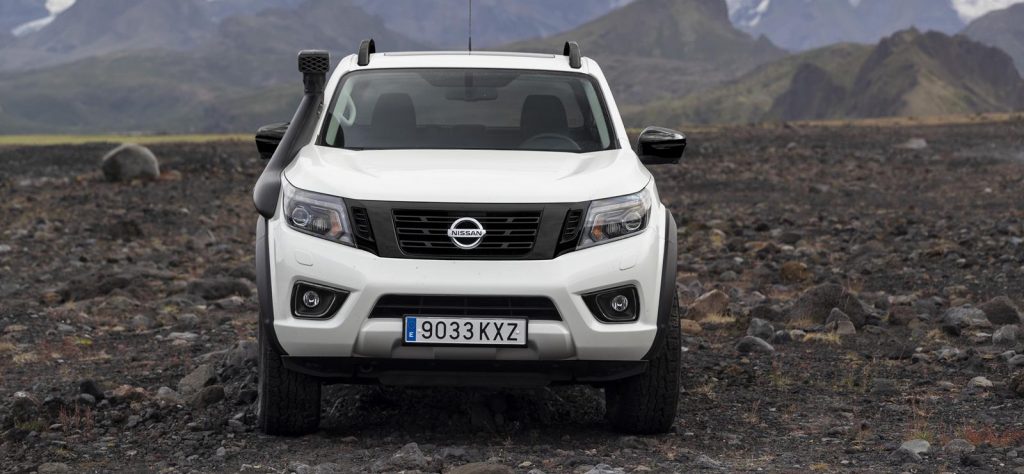 Nissan Navara Off-Roader AT32 front