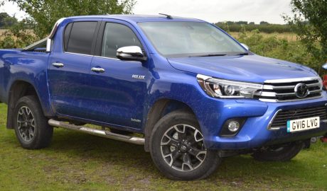 Ranger vs Hilux 2016