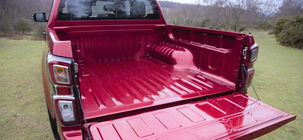 Isuzu D-Max V-Cross load bay