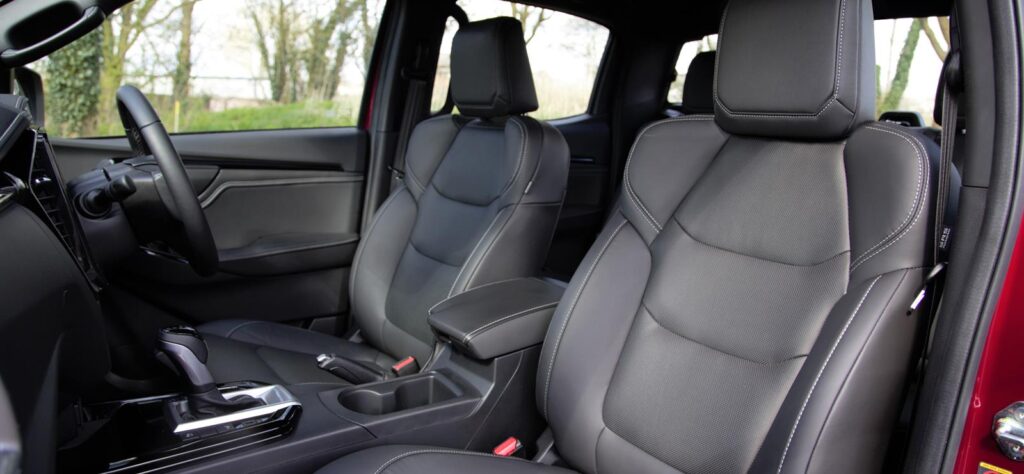 Isuzu D-Max V-Cross cabin