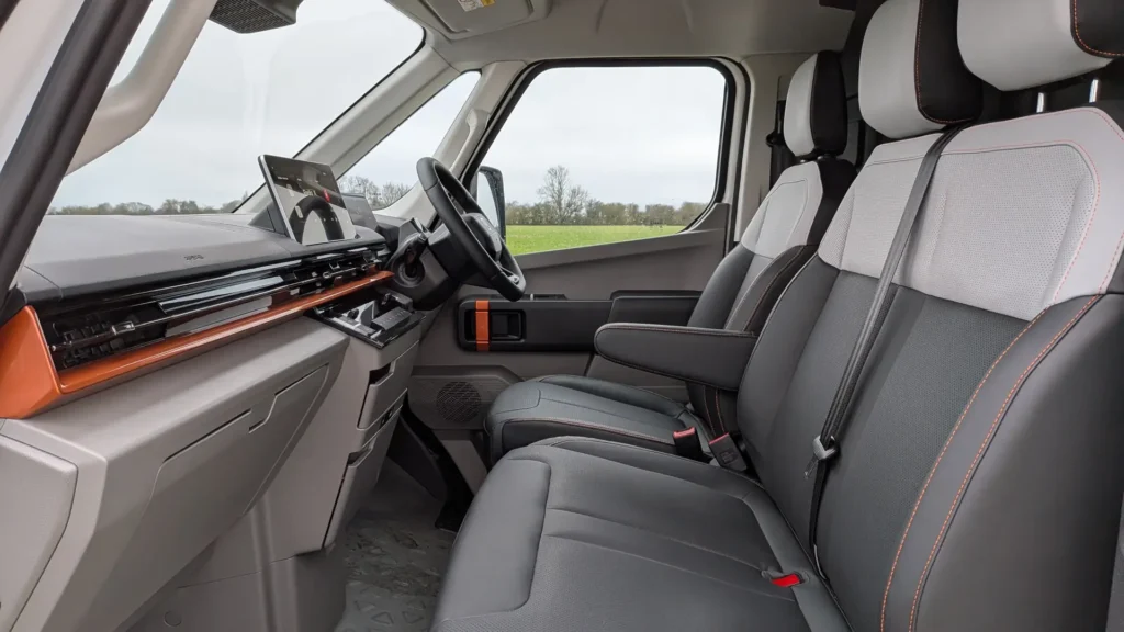Farizon SV L3H3 review cab interior