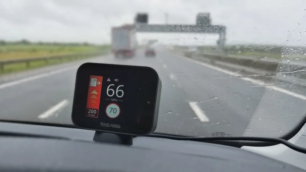 Road Angel Pure Sync review unit with warning