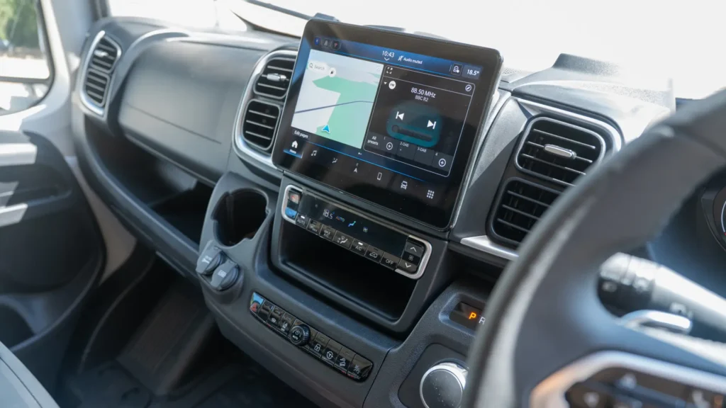 Iveco eSuperJolly infotainment